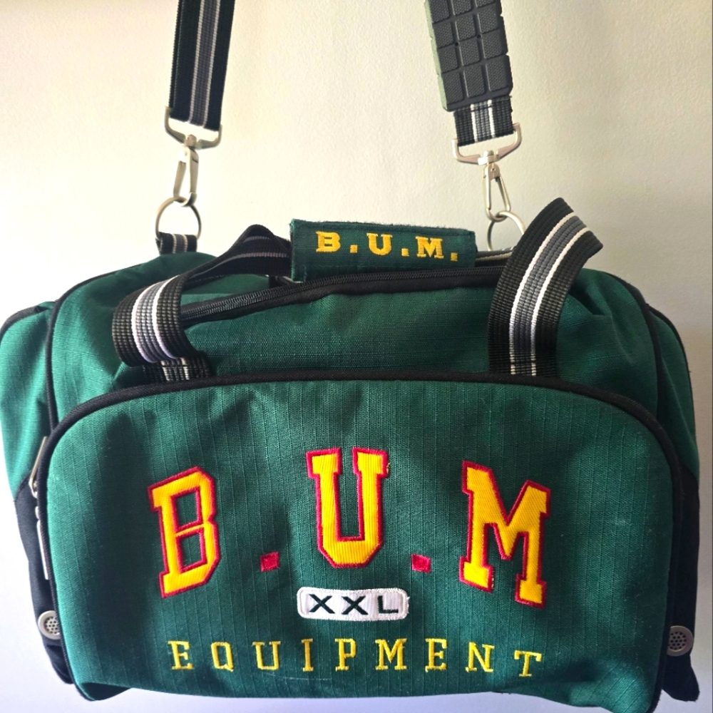 Vintage BUM Equipment Duffle/Gym Bag GUC  19x12.5